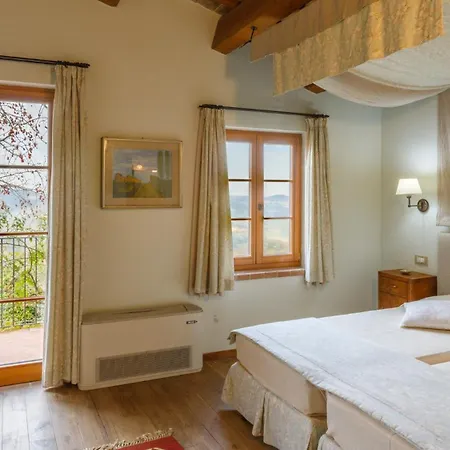 La Tana Del Ghiro 18, Emma