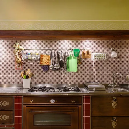 La Tana Del Ghiro 18, Emma Βίλα *