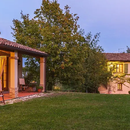 La Tana Del Ghiro 18, Emma Βίλα Ραβένα