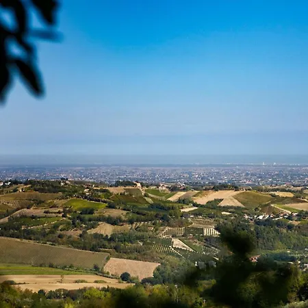 La Tana Del Ghiro 18, Emma ראבנה