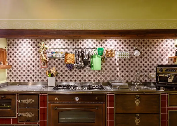 La Tana Del Ghiro 18, Emma Βίλα *