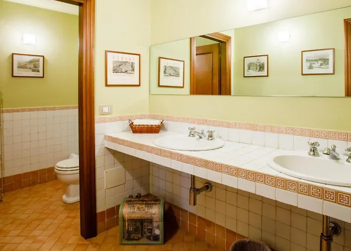 La Tana Del Ghiro 18, Emma Villa