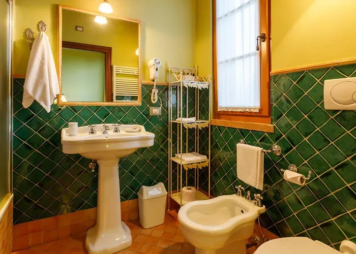 La Tana Del Ghiro 18, Emma Villa *